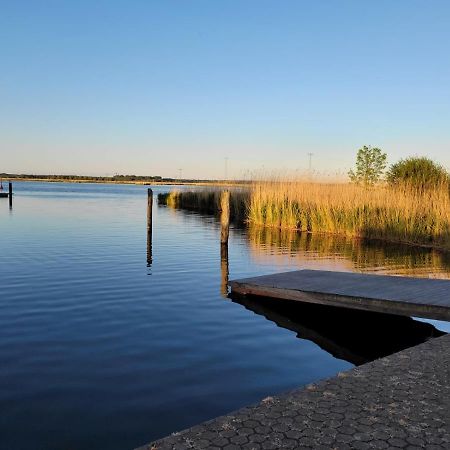 Hotel 4 Sterne Dtv Floating House à Kröslin Extérieur photo