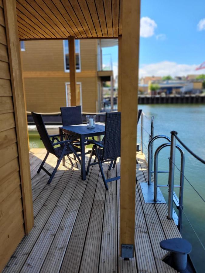 Hotel 4 Sterne Dtv Floating House à Kröslin Extérieur photo