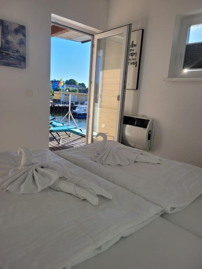 Hotel 4 Sterne Dtv Floating House à Kröslin Extérieur photo